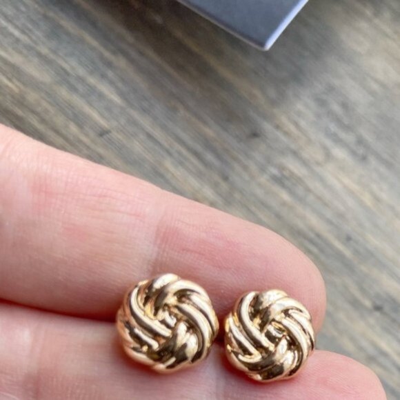 Classic gold steel Love knot stud earrings/business Casual/lux/quiet luxury - Picture 2 of 6